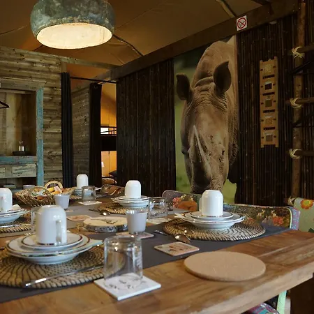Neushoorn En Gorilla Роскошный шатер Wilsum